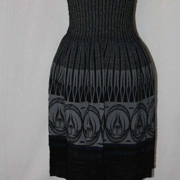 SALE Max Studio Black / Silver Geometric Design V-neck Smocked Dress S SMALL EUC - Picture 5 of 16